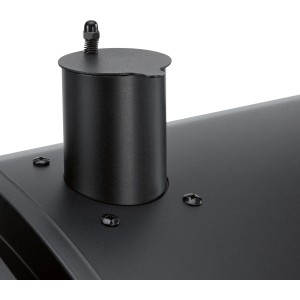 Detailansicht des schwarzen Abluftkamins vom Jamestown Kombigrill Dean.