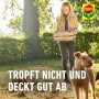 Frau mit Obstkiste im Garten, im Vordergrund ein Hund. Lac Balsam Wundverschluss im Hintergrund.