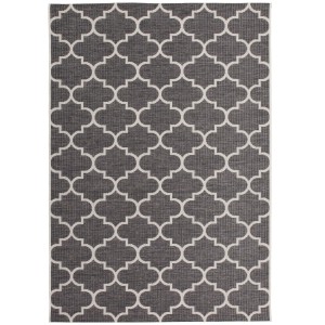 Grauer Outdoor-Teppich Algo 814 (200x290 cm) mit weißem marokkanischem Muster.