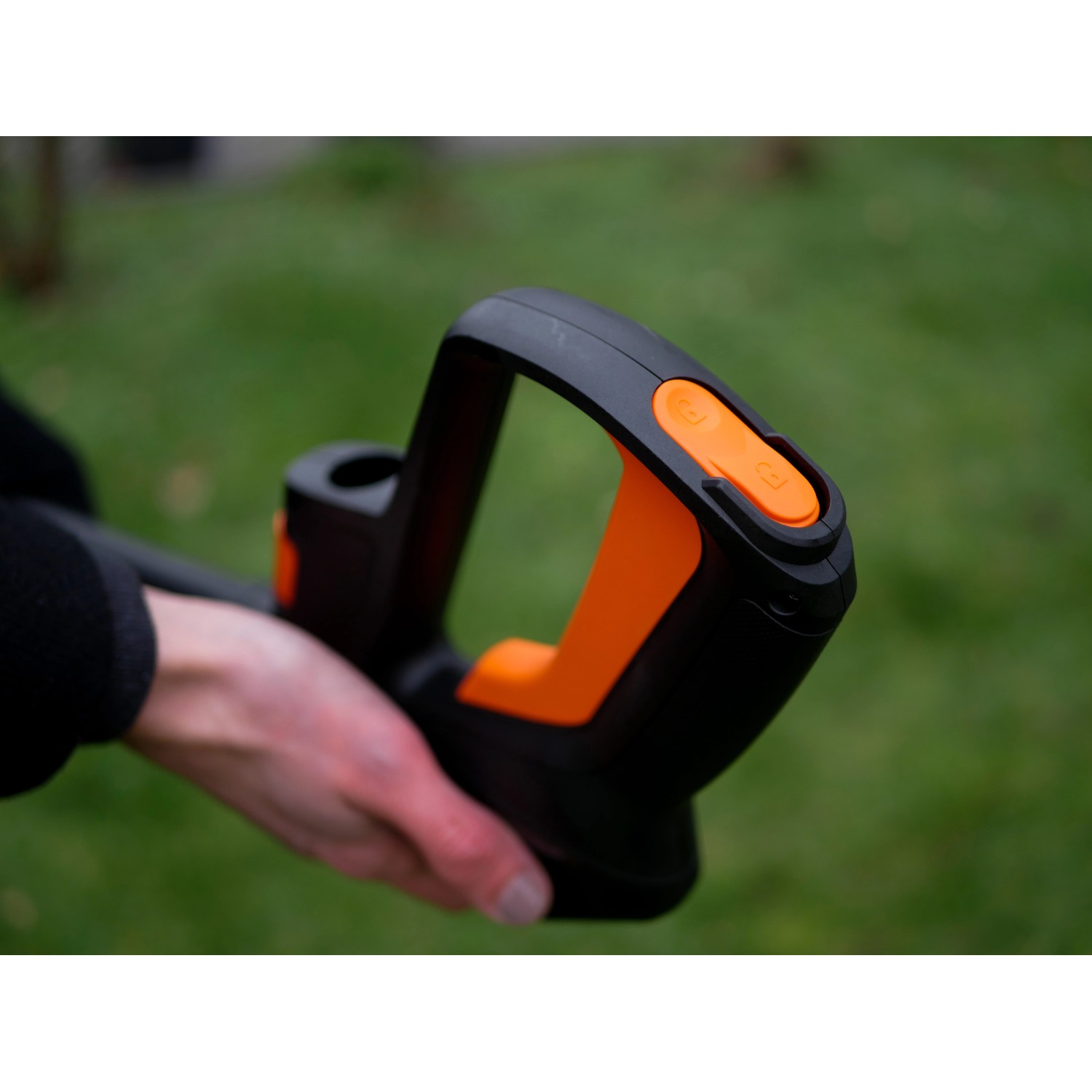 Yard Force Sprühpistole für Hochdruckreiniger, Detailaufnahme von Griff und Bedienelementen.