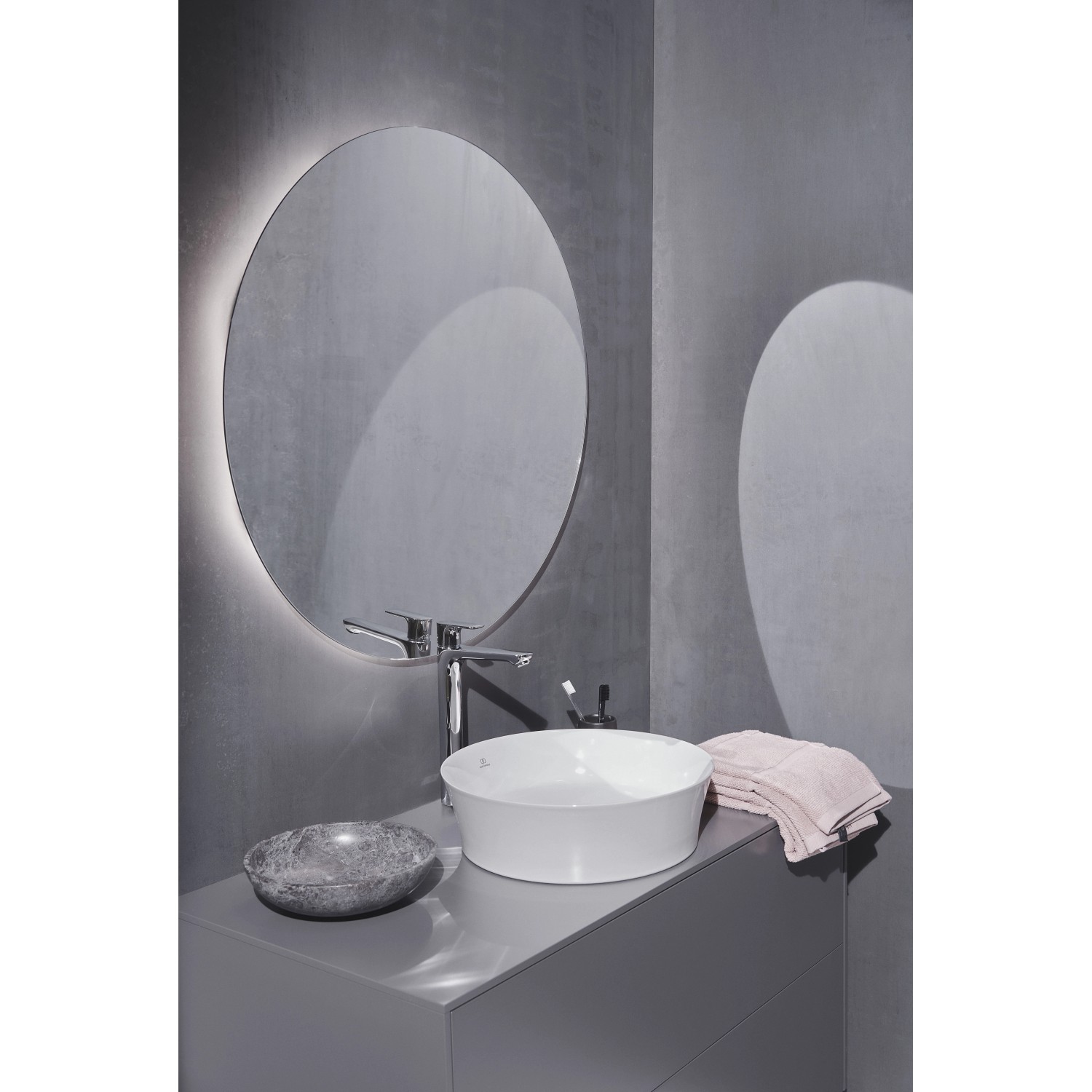 Ideal Standard CAir BlueStart Waschtischarmatur Chrom mit verlängertem Sockel.