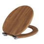 Sinobath WC-Sitz in Holzmaserung mit Absenkautomatik und glänzenden Metallscharnieren. Robust, oval.