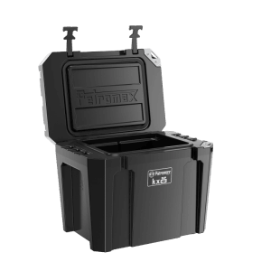 Petromax Kühlbox kx25 in Schwarz, Camping Zubehör mit geöffnetem Deckel.