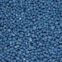 Nahaufnahme von COMPO Blaukorn NovaTec Dünger, blaue Düngerkügelchen.