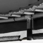 Detailaufnahme Federn und Rahmen des schwarzen Salta Trampolin Comfort Edition Ground ø 305 cm.