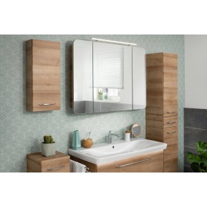 Fackelmann Spiegelschrank Asteiche 110 cm mit Softclose und LED-Leuchte im Badezimmer.