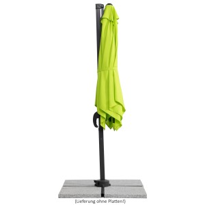 Zusammengebundener, apfelgrüner Schneider Ampelschirm 300x230 cm mit Kurbel auf Schirmständer.