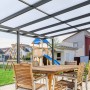 Gutta Terrassendach Premium in Anthrazit mit Stegplatten PC Weiß Opal, 5100x3060 mm.