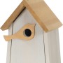 Hellgrau-brauner Nistkasten mit Vogelfigur am Einflugloch, geeignet für kleine Gartenvögel.