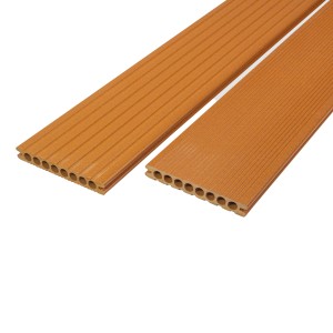 Rettenmeier WPC Terrassendielen in Bangkirai Beige, geriffelt und genutet, für langlebige Terrassen.