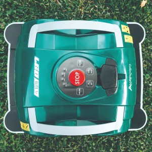 Ambrogio L60 Elite S+ Mähroboter, grün-grau, Aufsicht auf Bedienfeld mit rotem Stop Knopf.