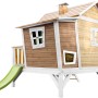 Axi Emma Spielhaus mit Rutsche, braun-weiß, schiefes Design, für Kinder zum Spielen im Garten.