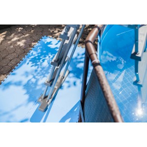 Blaues Summer Fun Bodenschutzmatten 8er-Set unter Poolleiter und Pool