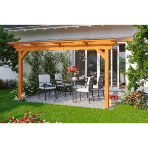Skan Holz Terrassenüberdachung Ancona, 434x250 cm, Leimholz Eiche hell mit Sitzgruppe im Garten.