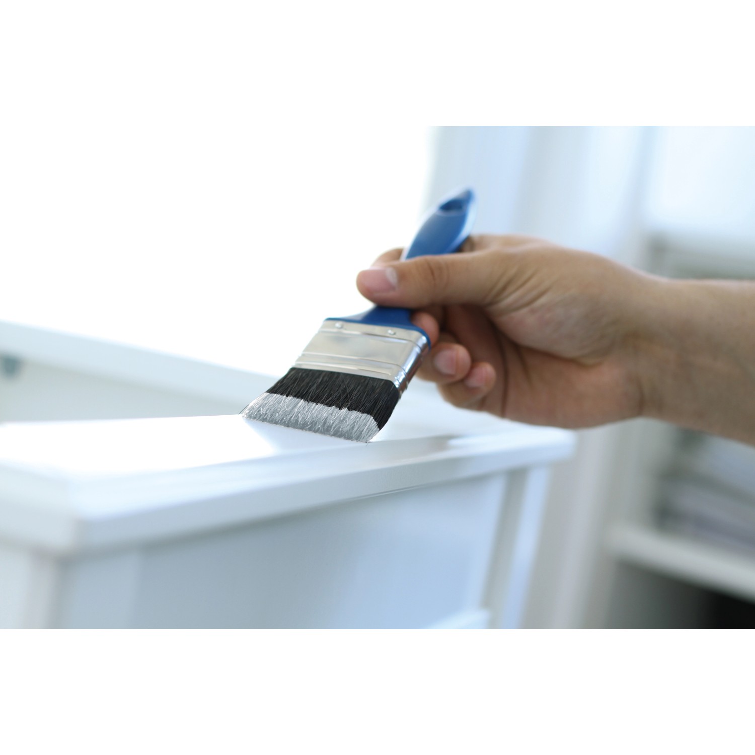 Hand bemalt mit LUX Flachpinsel 30 mm. Lackierpinsel mit Chinaborste und blauem Griff.