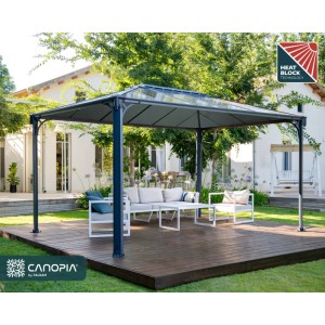 Canopia Gartenpavillon Martinique 3 x 4.3 in Anthrazit mit Sitzgruppe auf Holzterrasse.