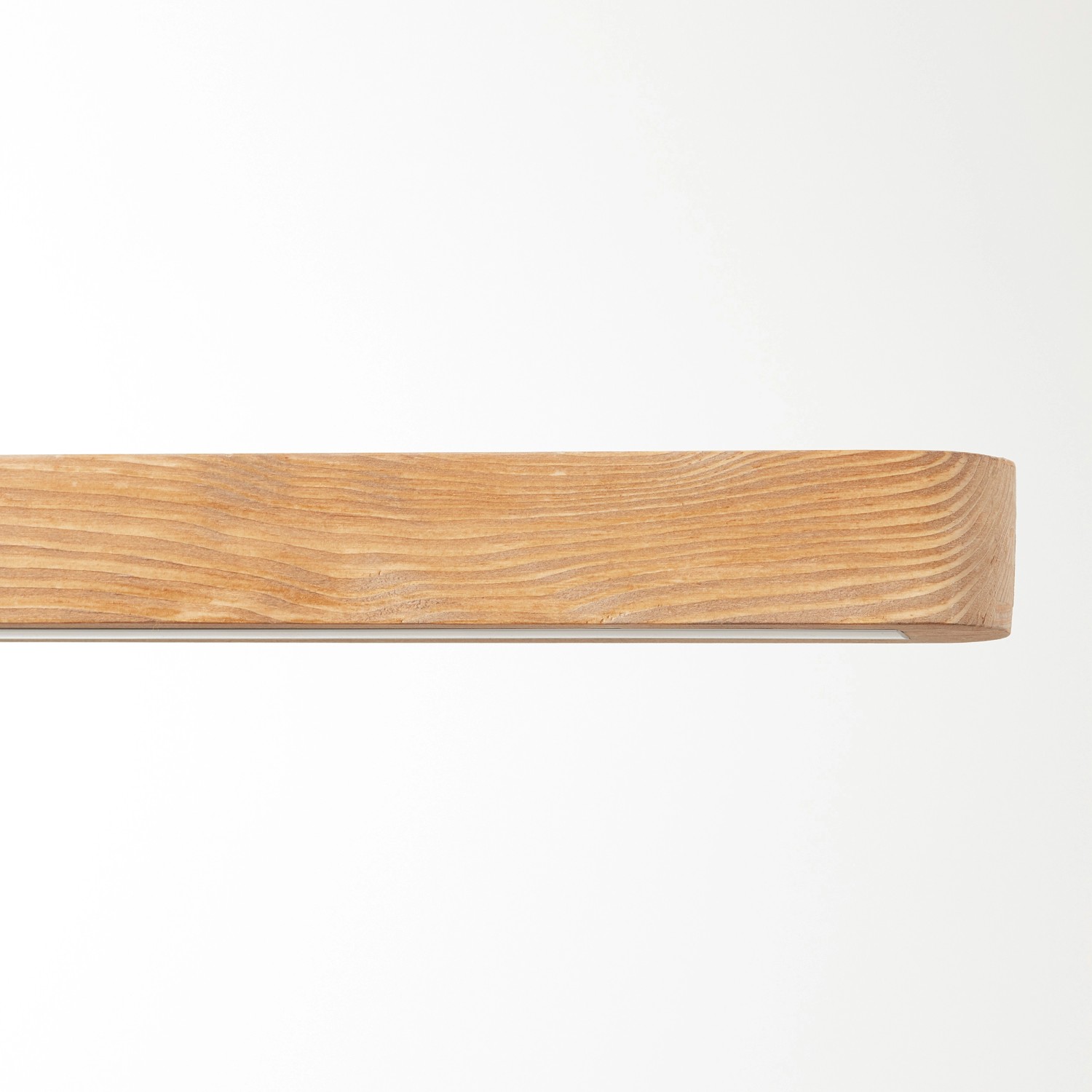 Detailaufnahme: LED-Pendelleuchte Ainara, 80 cm, Kiefer Braun/Schwarz, Holzstruktur sichtbar.