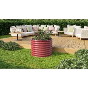 Rundes, rubinrotes Vitavia Hochbeet 630 Vita aus Metall mit Bepflanzung im Garten.