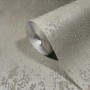 Beige Vliestapete mit Glitzer und Metalloptik von Marburg, Rolle teilweise aufgerollt.