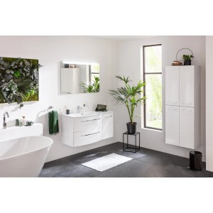 Fackelmann Doppel-Hochschrank Verona, 60 cm, Weiß Glanz/Hochglanz im modernen Badezimmer.