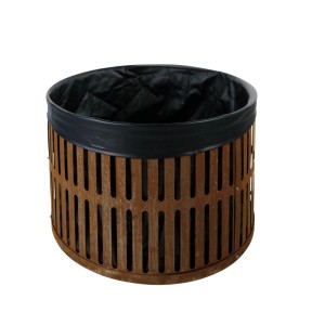 Rundes bellissa Wasserfass 210l aus Cortenstahl mit Edelrost-Design und schwarzem Inneneinsatz.