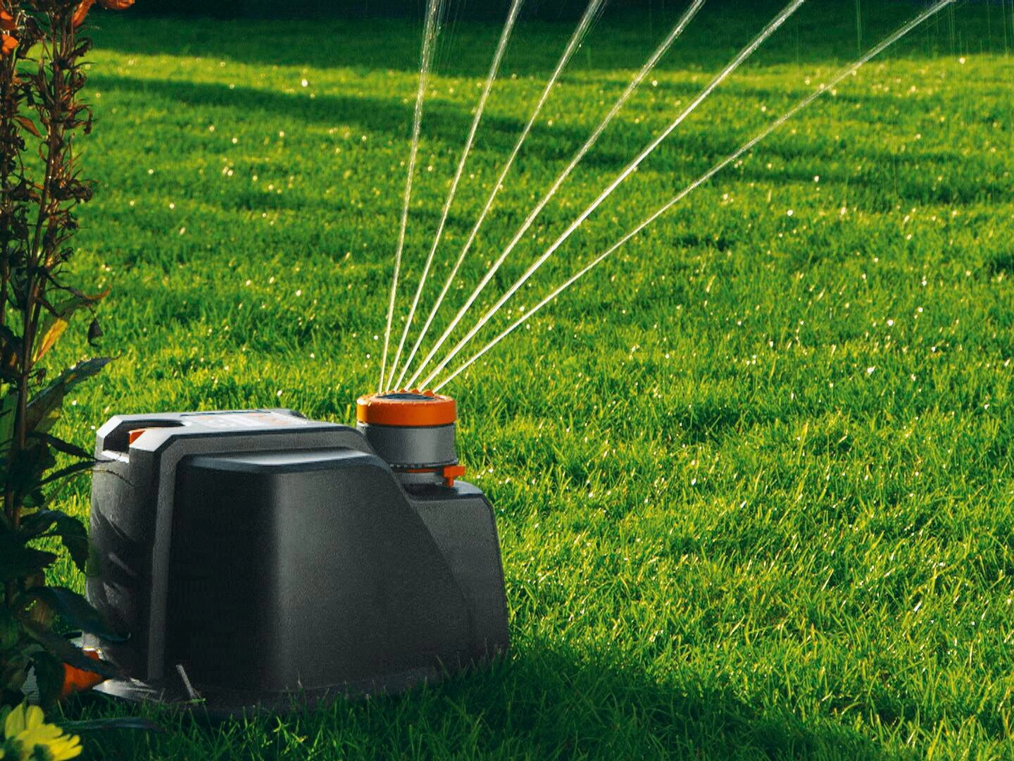 Gardena Comfort Vielflächenregner AquaContour automatic für Flächen bis