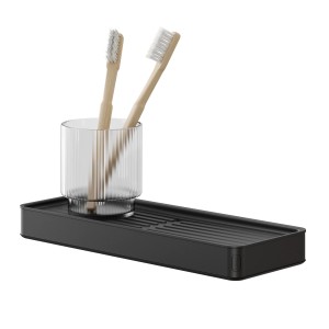 Schwarze Tiger Carv Badezimmerablage (28 cm) mit Glas und zwei Zahnbürsten.