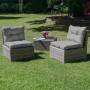 Hellgraue Beautissu Xluna Rücken- und Sitzkissen auf Lounge-Gartenstühlen im Garten. Ideal für Rattanmöbel.