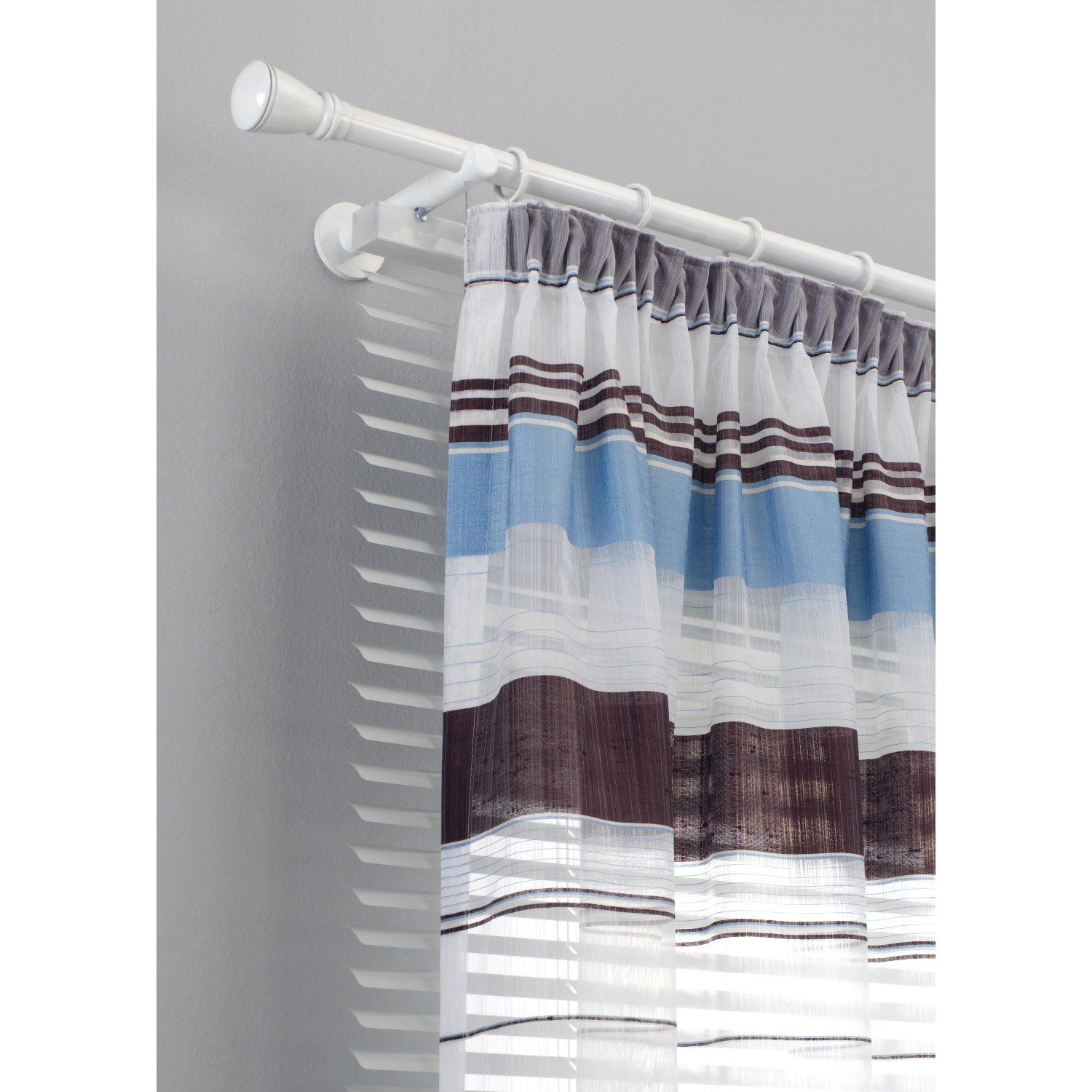 Gardinia Endstück Chicago Siro, 2er-Pack, weiß, für 20 mm Stangen. Detailaufnahme der Endstücke an einer Gardinenstange.