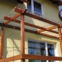 Transparente PVC-Trapezplatte 70/18 (0,7 mm) als Bedachung für eine Holzpergola.