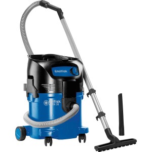 Nilfisk Attix 30-01 Nass- und Trockensauger in Blau und Schwarz mit Zubehör.