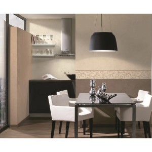 Beige-cremefarbene Vliestapete von A.S. Creation mit floralem Muster in einem Esszimmer.