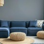 Hellblaue Erfurt Vliesfaser Colour 302-7 Tapete an Wand im Wohnraum.