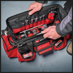 Offene Einhell E-Case Werkzeugtasche gefüllt mit Werkzeug, Akkuschrauber und Akkus.