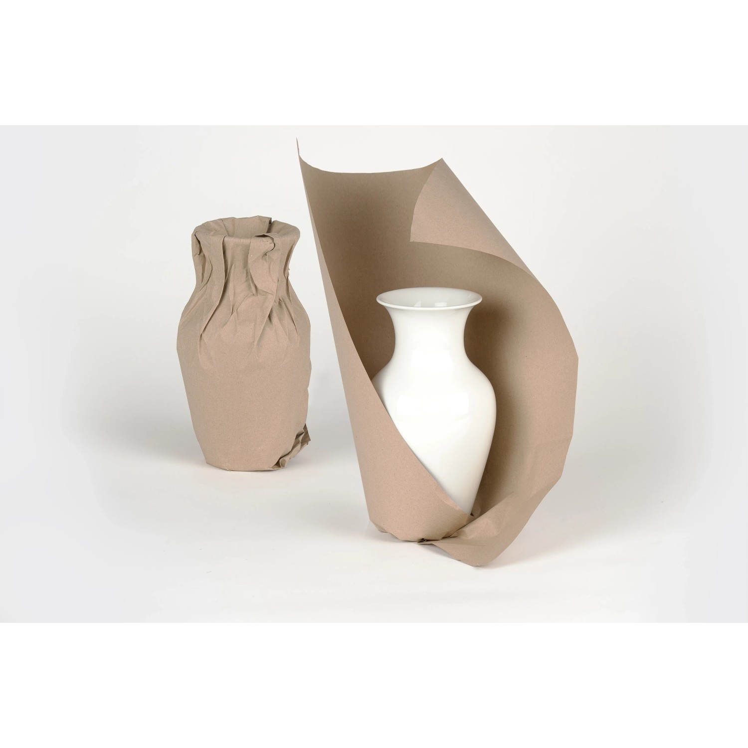 Packpapier zum Verpacken von Porzellan und Geschirr, 75 cm x 100 cm, als Füllmaterial für Umzugskartons.