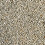 Nahaufnahme von hellem Scherf Quarzitsplitt (2-4 mm) im 25 kg Sack, ideal für Zierkies-Anwendungen.