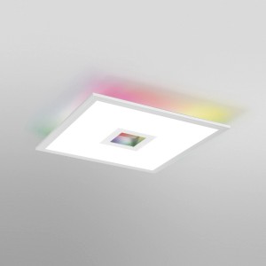 Quadratische Ledvance Smart+ WiFi Panelleuchte Planon Plus mit RGBTW Rücklicht, montiert an einer Decke.