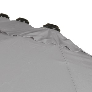 Detailaufnahme des lichtgrauen Leco Marktschirms (270x460 cm) mit Kurbelmechanik.