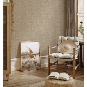 Beige-braune Marburg Vliestapete mit modernem Dreiecksmuster im Wohnraum.