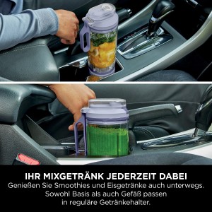 Kabelloser Ninja Mixer Blast Max Lavendel im Getränkehalter eines Autos.