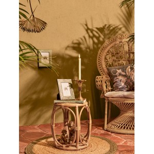 Grüner Bilderrahmen Safari Lodge in Samtoptik, 13x18 cm, auf Tisch dekoriert.