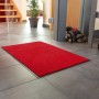 Rote Astra Sauberlaufmatte Proper Tex Uni, 60x180 cm, für den Innenbereich.