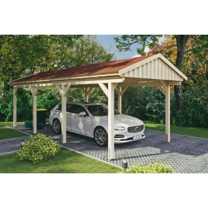 Skan Holz Carport Fichtelberg mit roten Schindeln und einem weißen Auto darunter.