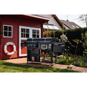 Schwarzer Jamestown Kombigrill Drake im Garten mit Gas-, Holzkohle- und Smoker-Funktion.