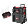 Qbrick System Werkzeug Trolley Set 2 mit Magnet-Set, schwarzer Werkzeugkoffer mit Rollen und Tragegriff.