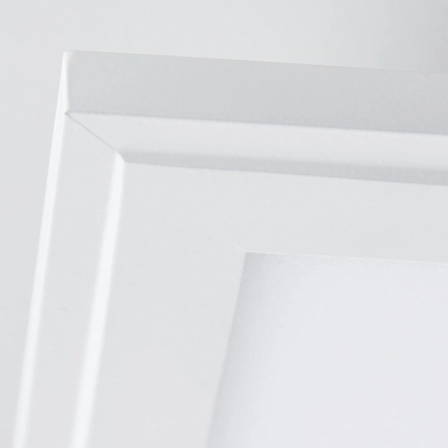 Detailaufnahme des weißen LED-Deckenpaneels Allie (60x60 cm) von Brilliant.