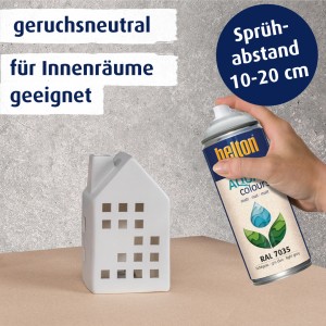 Belton Free AQUAcolours Buntlack Spray RAL 7035 Lichtgrau matt, mit Deko-Haus im Hintergrund.