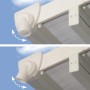 Detailaufnahme: Verstellbare Regenrinne der weißen Palram Canopia Terrassenüberdachung.