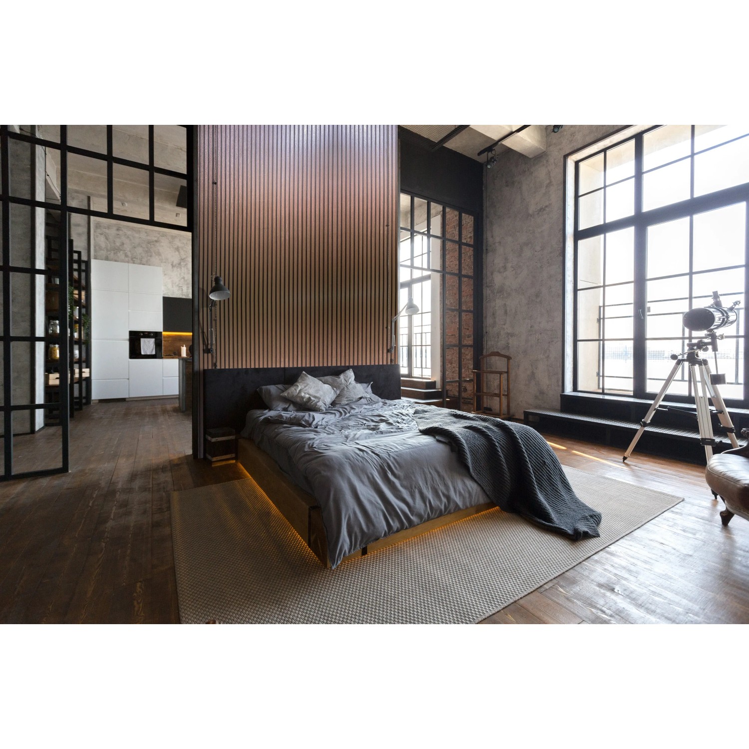 Schlafzimmer mit Marburg Vliestapete Akustikpaneel in Kupfer-Metalloptik.