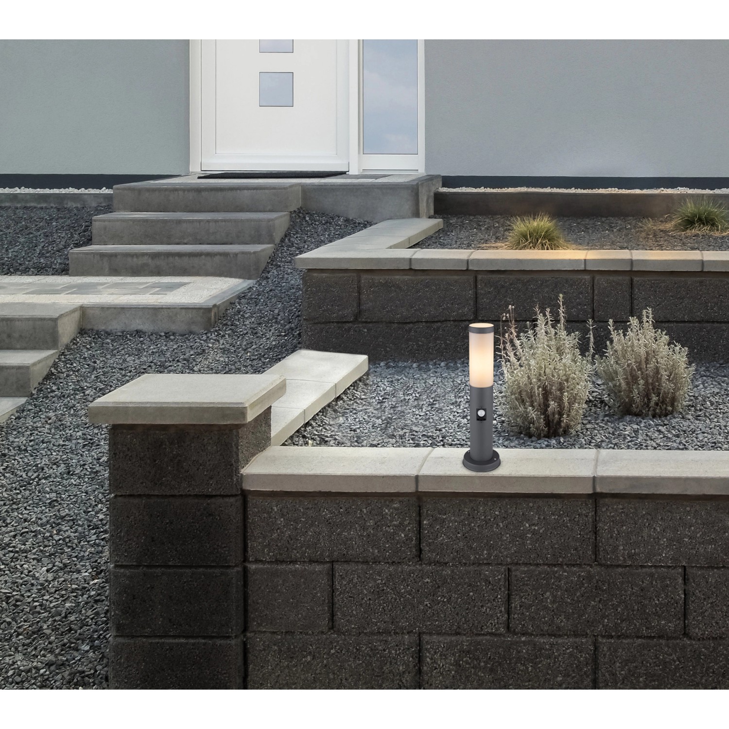 Globo Boston Sockelleuchte, 45 cm, mit Bewegungssensor, Edelstahl anthrazit, im Außenbereich.